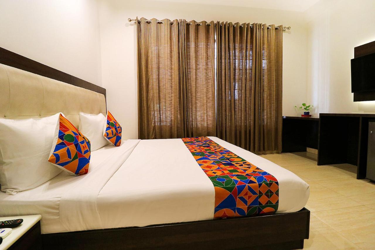 Fabhotel Oyster Villa Гургаон Экстерьер фото