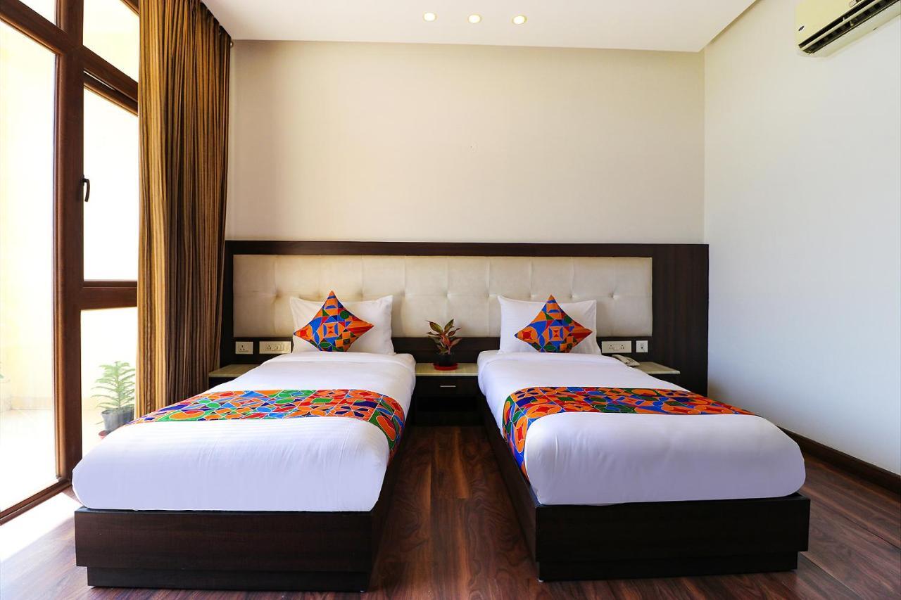 Fabhotel Oyster Villa Гургаон Экстерьер фото