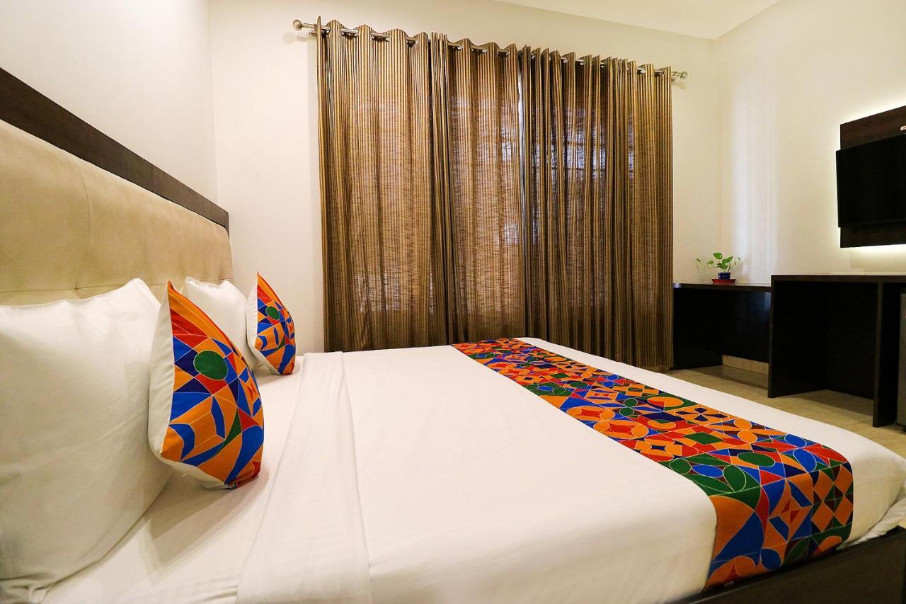 Fabhotel Oyster Villa Гургаон Экстерьер фото