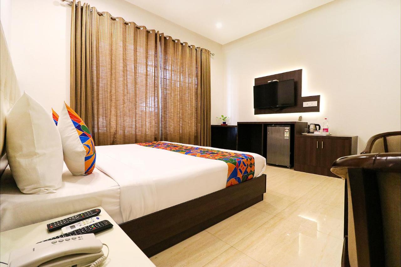 Fabhotel Oyster Villa Гургаон Экстерьер фото