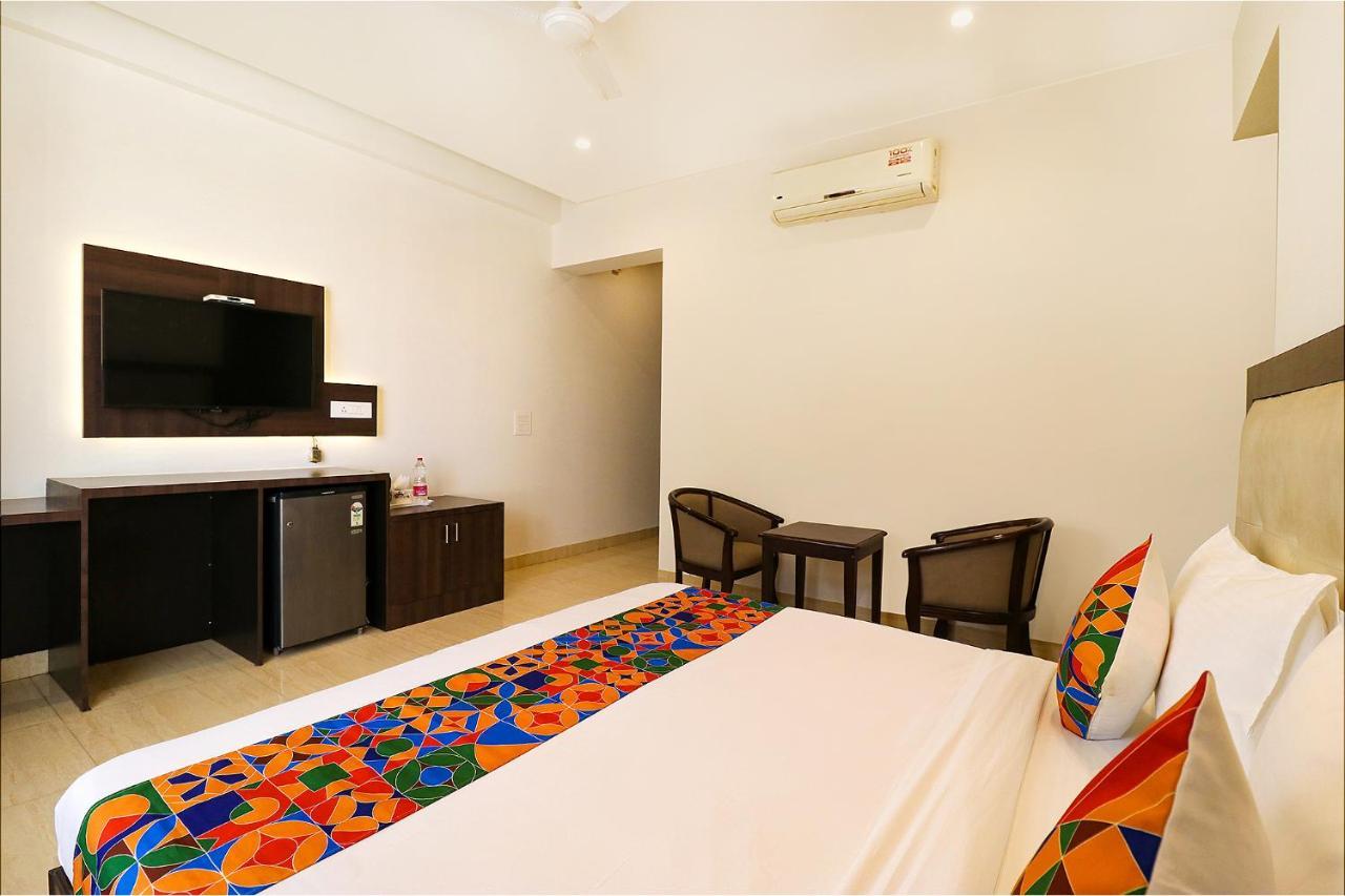 Fabhotel Oyster Villa Гургаон Экстерьер фото