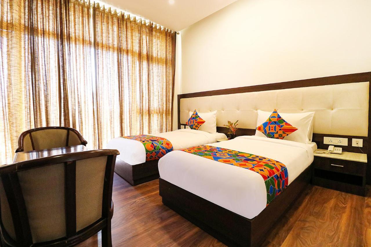 Fabhotel Oyster Villa Гургаон Экстерьер фото