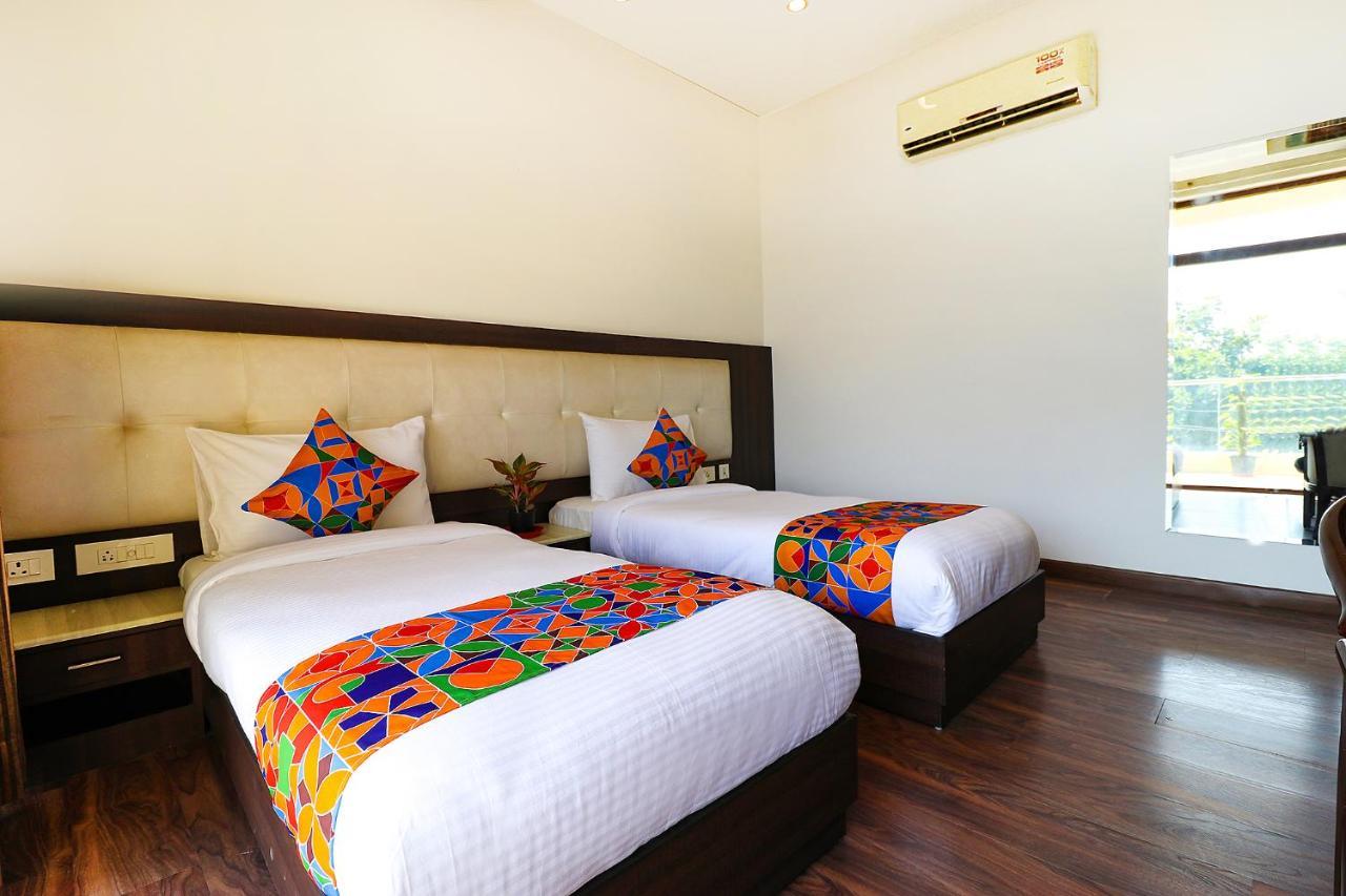 Fabhotel Oyster Villa Гургаон Экстерьер фото