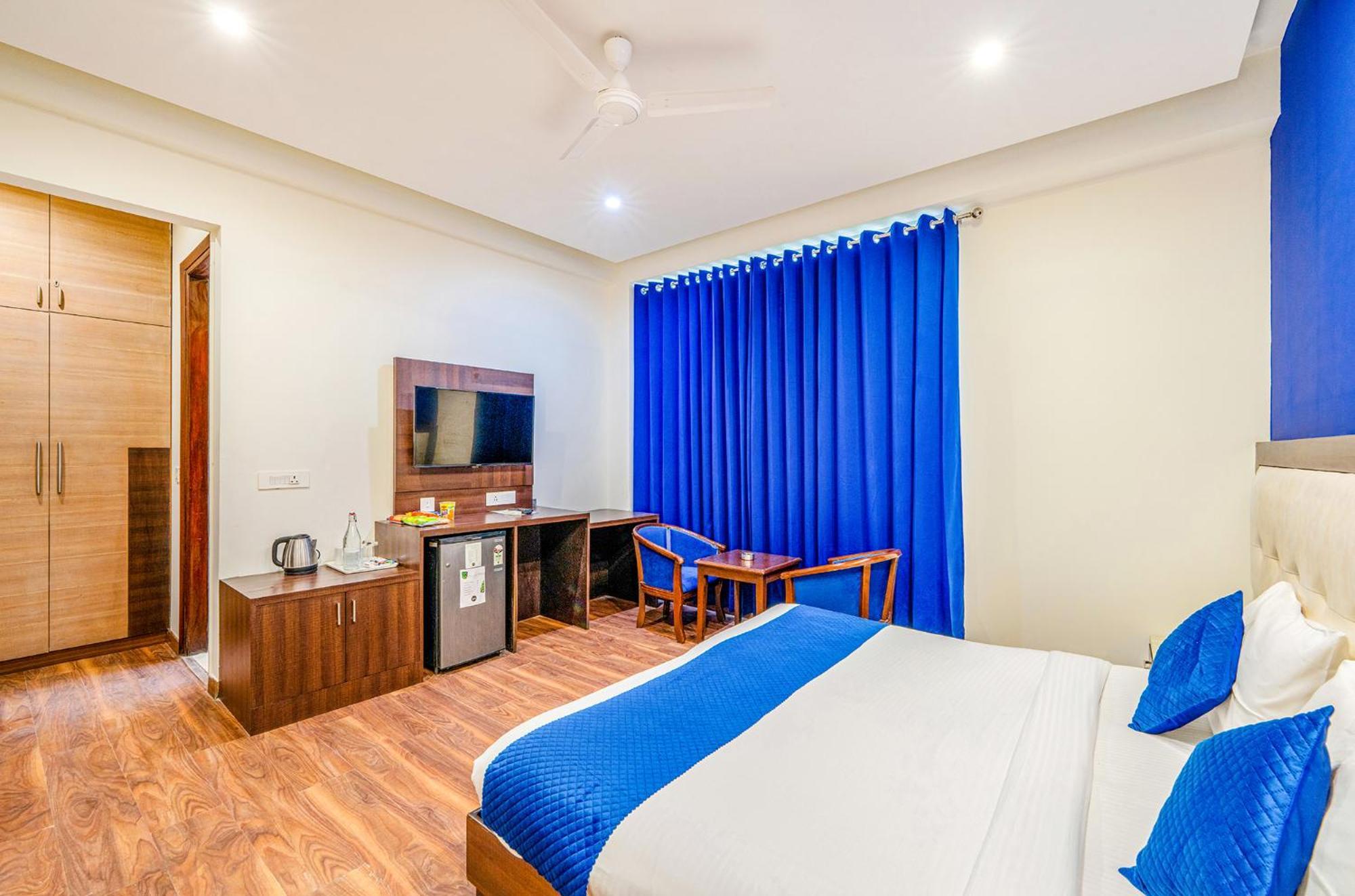 Fabhotel Oyster Villa Гургаон Экстерьер фото